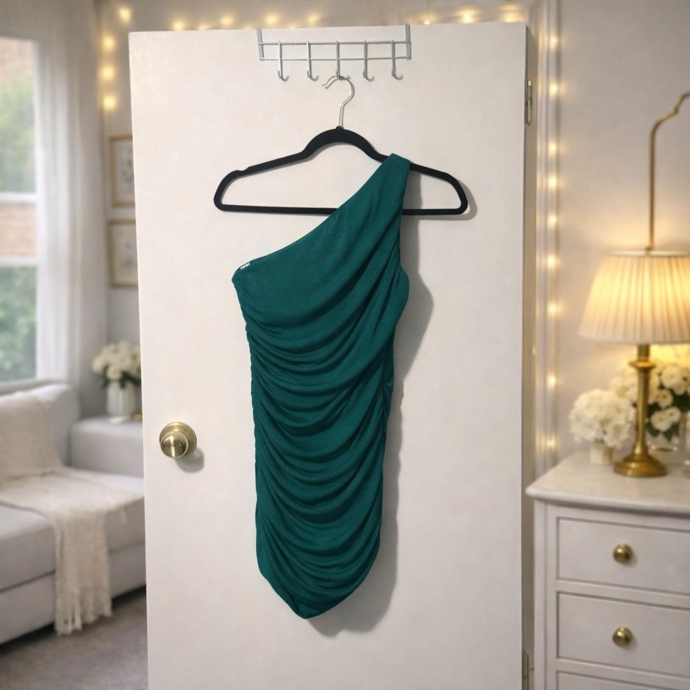 ✨ Lucy in the Sky Emerald Green One-Shoulder Ruched Mini Dress Size L